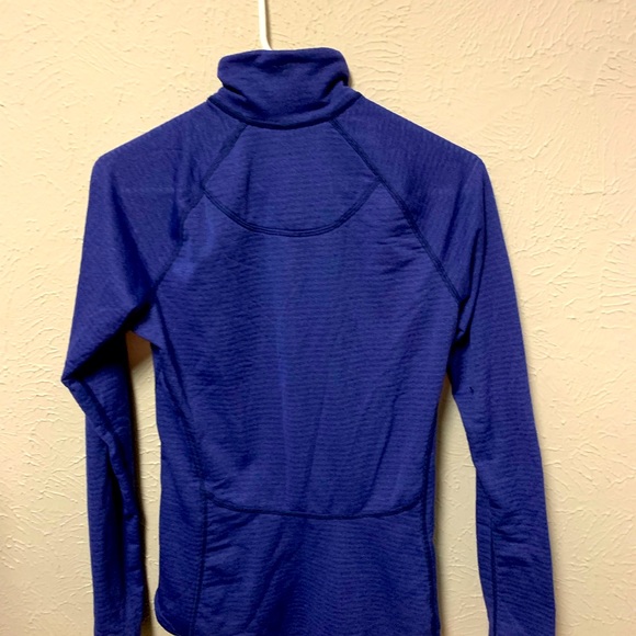 Patagonia purple pull over size women’s small - Picture 3 of 5